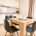 Manatee Mit Sauna & Fitness *